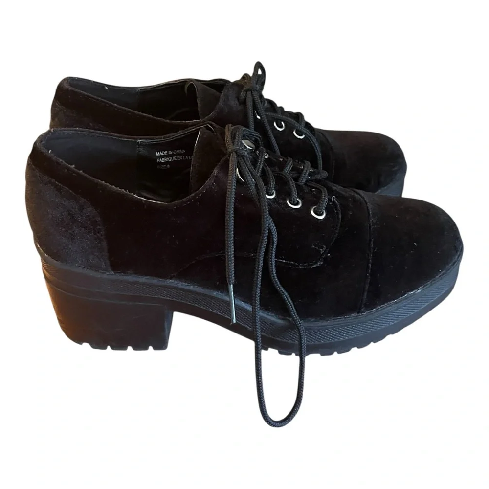Urban Outfitters Black Velvet Platform Lace-Up Oxfords